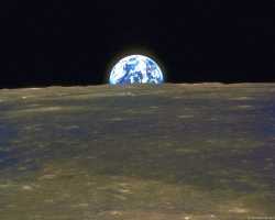 Earthrise 02